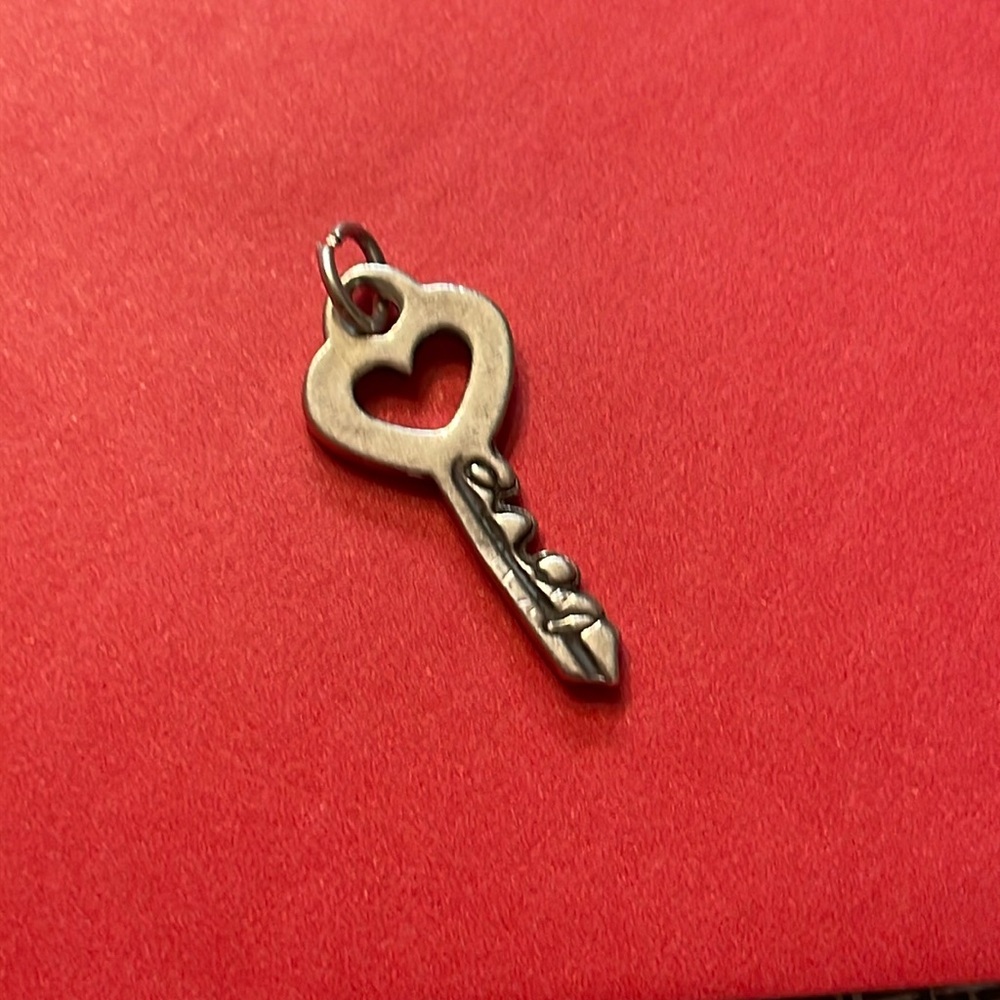 ⭐️James Avery Retired love key charm⭐️